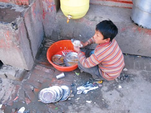 जोखिमयुक्त काममा संलग्न ३०० बालबालिकाको उद्धार