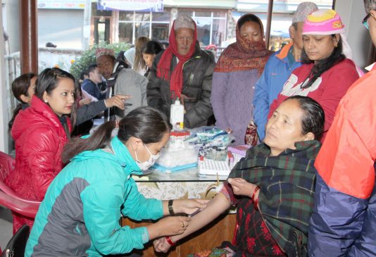दुई सय महिलाको निःशुल्क पाठेघर तथा स्तन परीक्षण