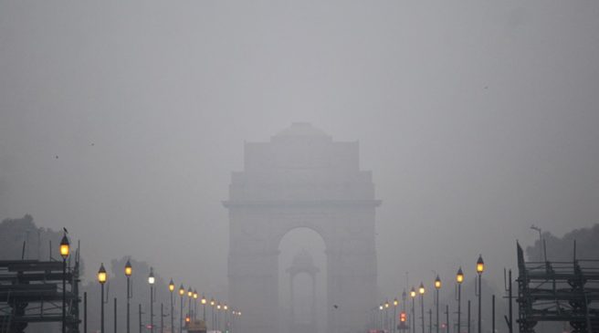 नयाँ दिल्लीमा झन बाक्लियो हुस्सु, हवाई र रेलसेवा अवरुद्ध
