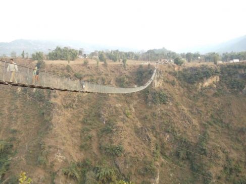 बाह्र झोलुंगे पुल निर्माण हुने