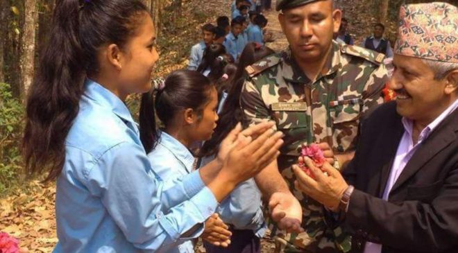 हेल्लो सरकारको निगरानीमा शिक्षामन्त्री