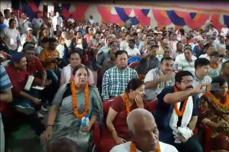 हेटौँडामा कांग्रेस भेला, बन्द सत्र सुरु