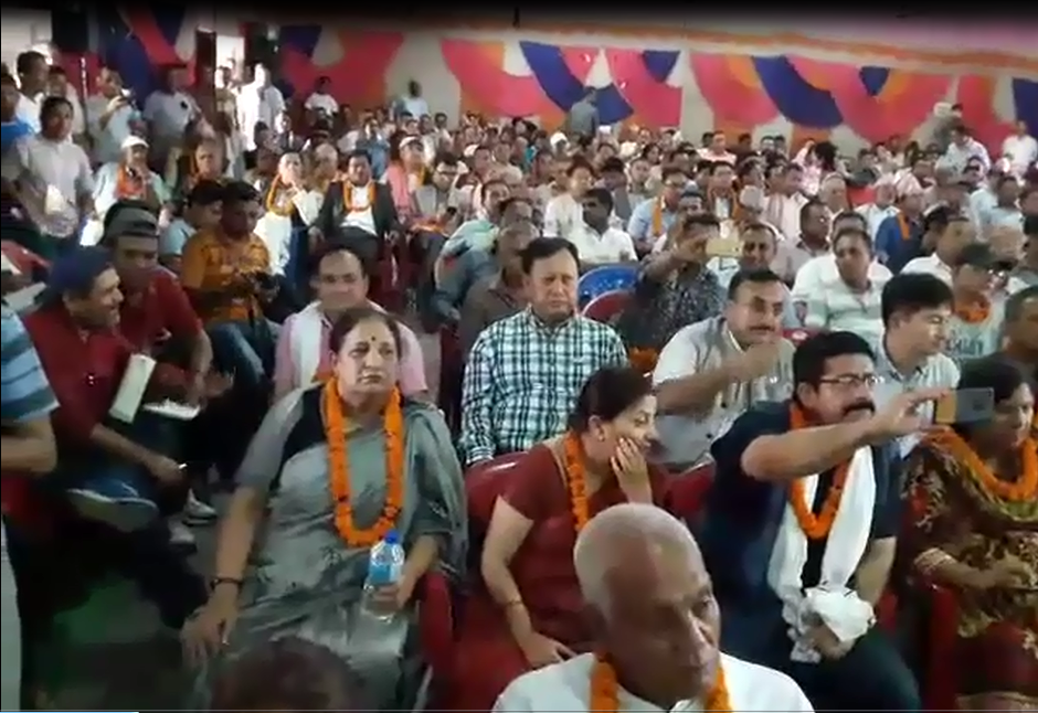 हेटौँडामा कांग्रेस भेला, बन्द सत्र सुरु
