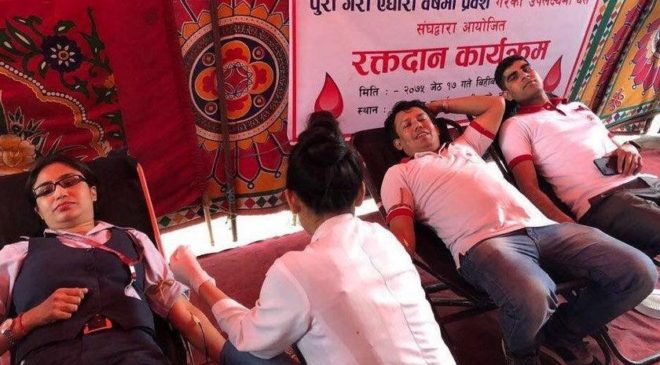 वार्षिकोत्सवको अवसर पारेर गुराँस लाइफले गर्यो रक्तदान कार्यक्रम