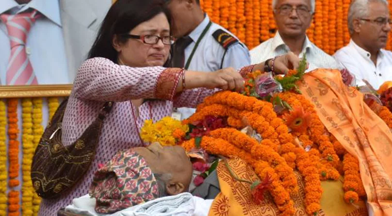 अन्तिम श्रद्धाञ्जलीका लागि डा. उपेन्द्र देवकोटाको पार्थिव शरीर न्युरो अस्पतालमा