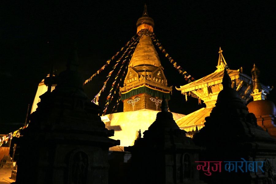 रातमा सजिएको स्वयम्भू (हेर्नुहोस् १२ तस्बिरमा)