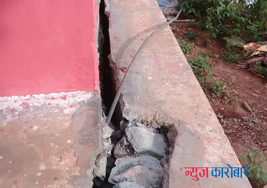 रामेछाप नगरपालिकाको भवन निर्माण नसकिँदै भत्कियो