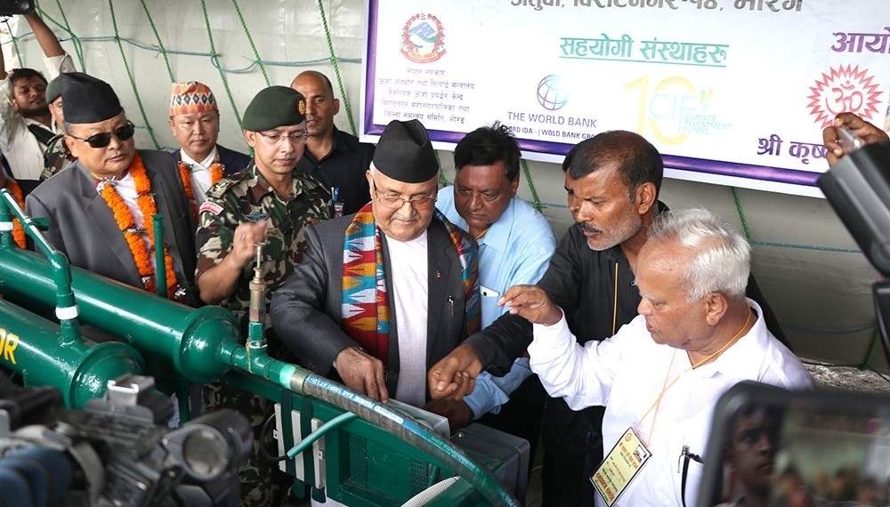 जब प्रधानमन्त्रीले पाइपबाट घरघरमा पुगेको ग्याँसको उद्घाटन गरे