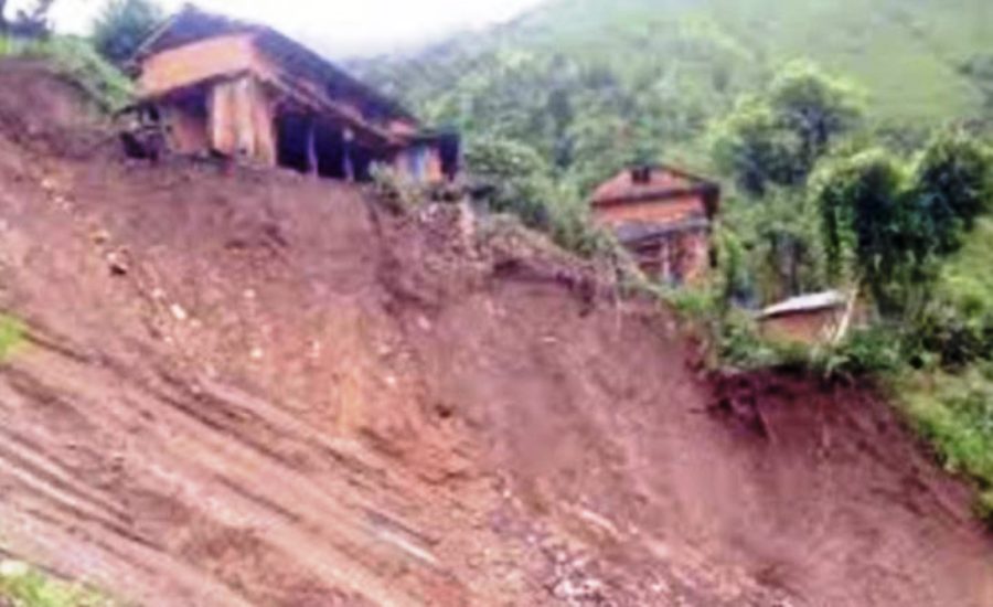 बेनी नगरपालिकाको सत्र घर पहिरोको जोखिममा