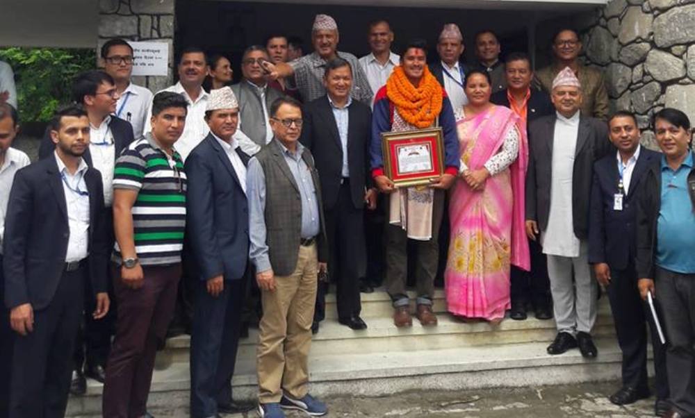 गण्डकी प्रदेशले गर्याे क्रिकेटर केसीलार्इ सम्मान