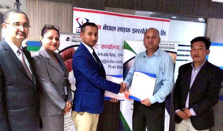 सन नेपाल लाइफ इन्स्योरेन्स र संग्रिला डेभलपमेन्ट बैंकबीच सम्झौता