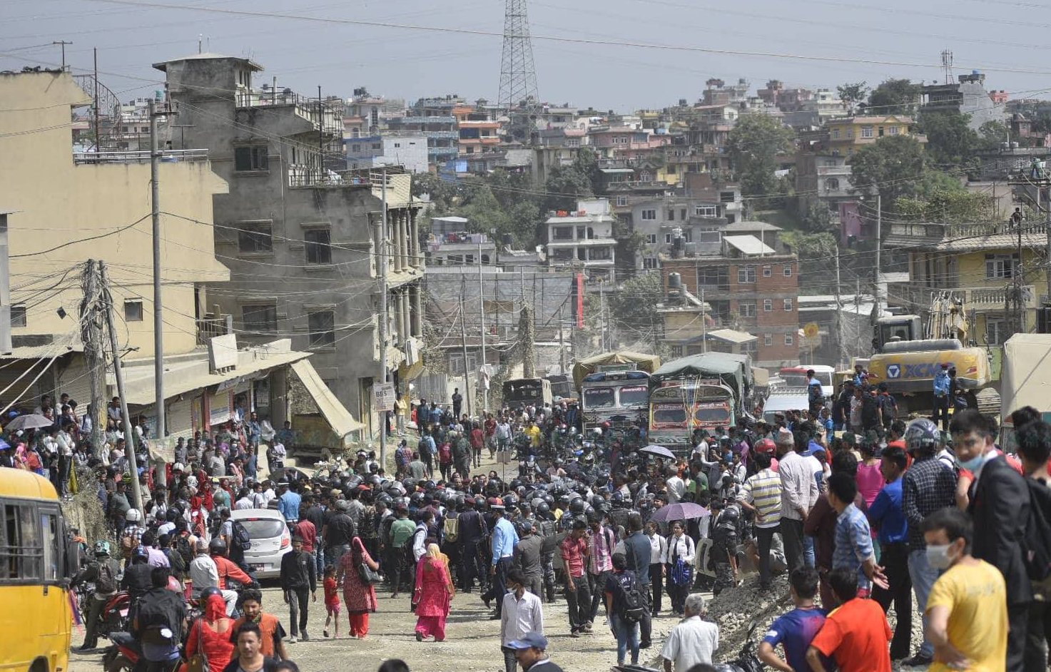 प्रचण्डकाे घरबेटीका कारण सर्वसाधारण सडकमा