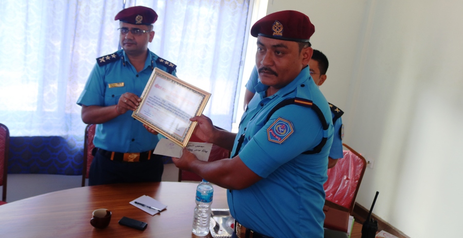 लागुऔषध नियन्त्रणमा उत्कृष्ट महिना पुरस्कार श्रेष्ठलाई