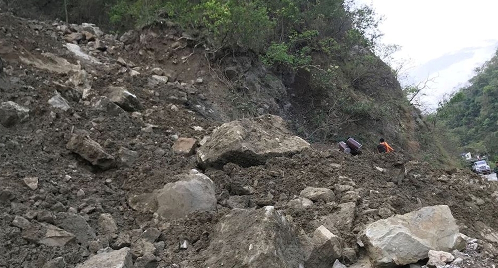 बडिगाड तुरतुरे पहिरोमा परी १ जनाको मृत्यु