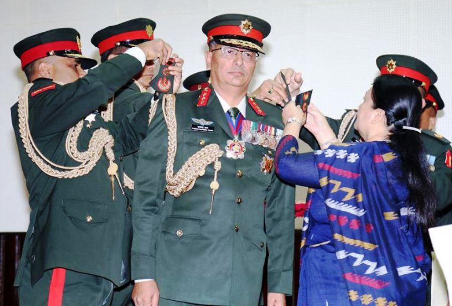 नवनियुक्त प्रधानसेनापति थापालाई दर्ज्यानी चिह्न प्रदान