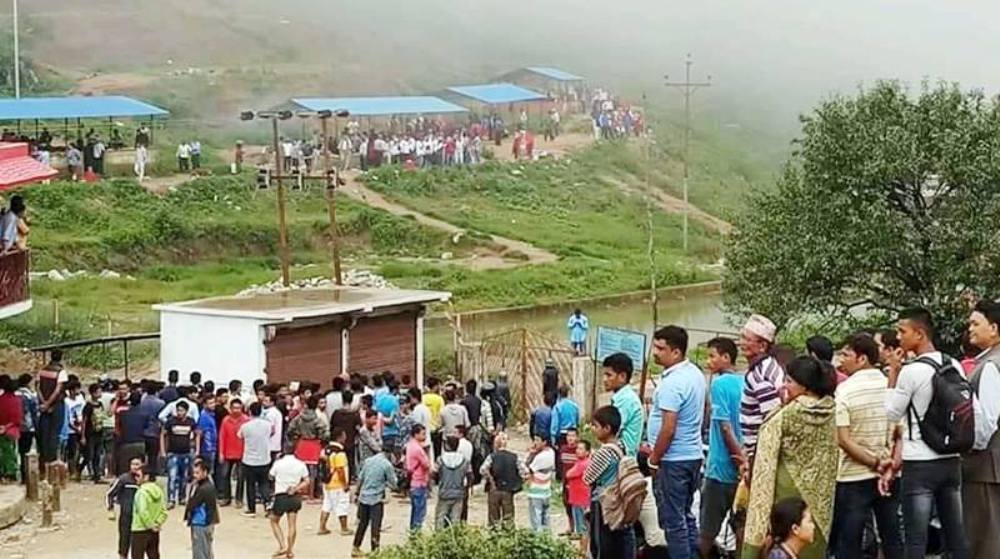सुपादेउरालीमा पिकनिक खान गएका दुई समूहबीच भिडन्त