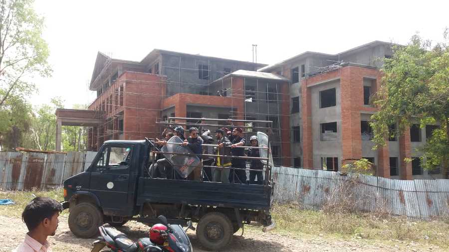 तोडफोडमा संलग्न नेविसंघका पाँच कार्यकर्ता पक्राउ