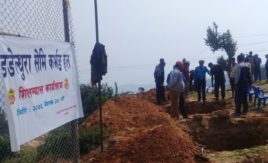 डडेल्धुरामा ३२ वर्षपछि नयाँ कभर्ड हलको शिलान्यास