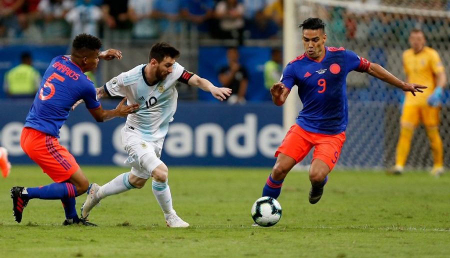 Argentina-COlombia-messi_newskarobar