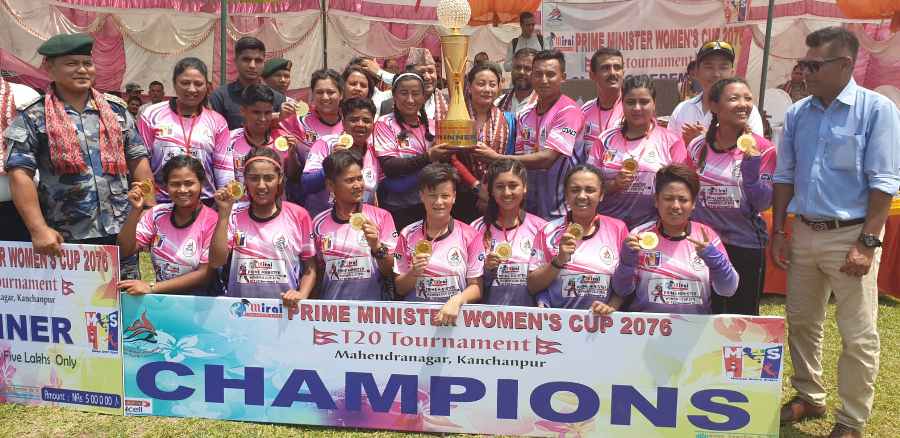woman-cricket-newskarobar