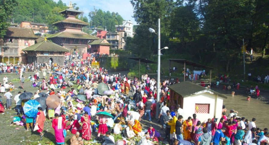 पशुपतिलगायत शिवालयमा शतबीज छर्न लाखौँ भक्तजन