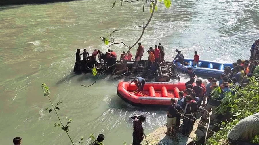 सुकुटे बस दुर्घटना : मृत्यु हुनेको शोकमा सार्वजनिक विदा