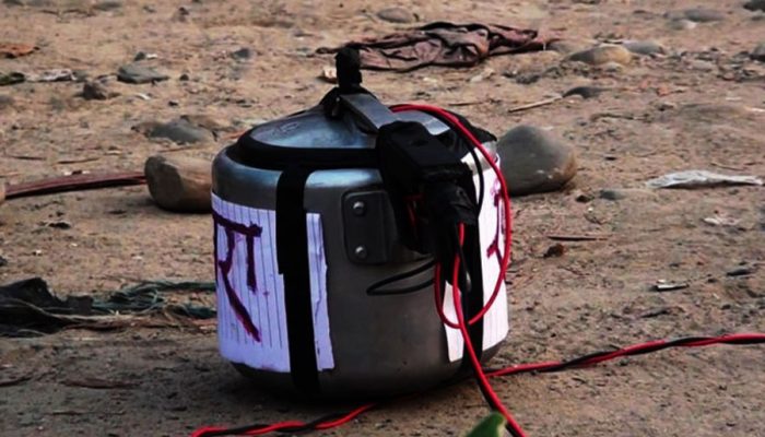 सिरहाकाे जिबाखाेला पुलनजिक राखिएको शंकास्पद वस्तु सेनाद्वारा डिस्पोज