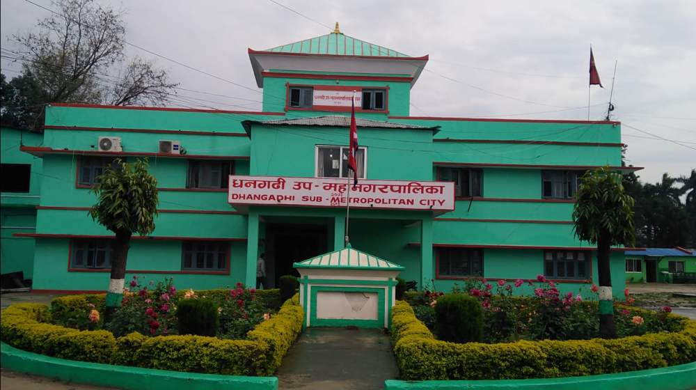 उपमहानगरका कर्मचारीको घिनलाग्दो हर्कत : ‘मन नपरेका’ सहकर्मीको कुर्सीमा दिसा