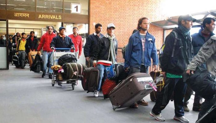 २० दिनमा ६१ हजार नेपाली स्वदेश भित्रिए