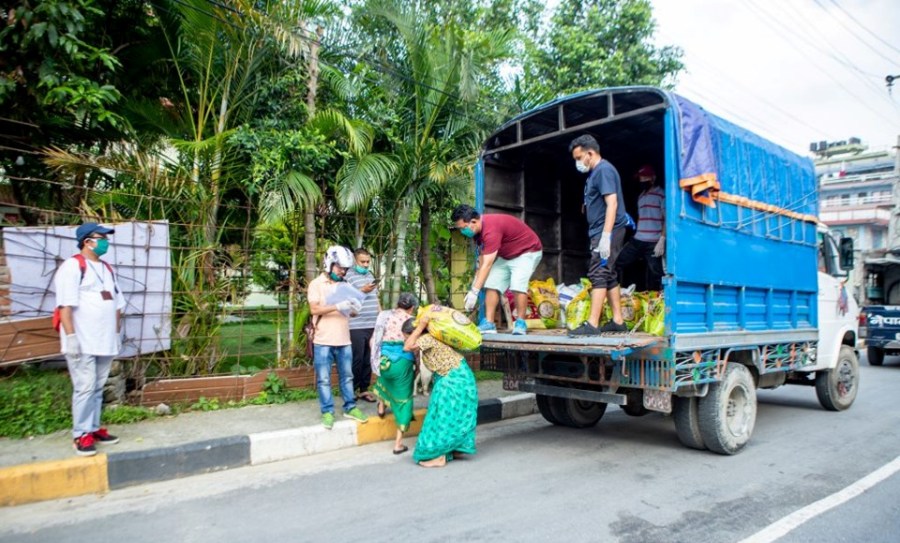 नेपाल-युके फाउण्डेशनद्वारा १०० परिवारलाई खाद्यान्न वितरण