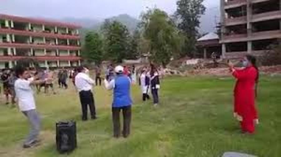 खैरेनी माविको क्वारेन्टिन : नाच्दै, गाउँदै तनाव भगाउँदै