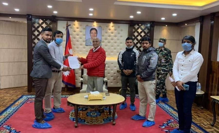 विद्यार्थी नेताहरुले प्रधानमन्त्रीसँग मागे विश्वविद्यालयको उपकुलपति