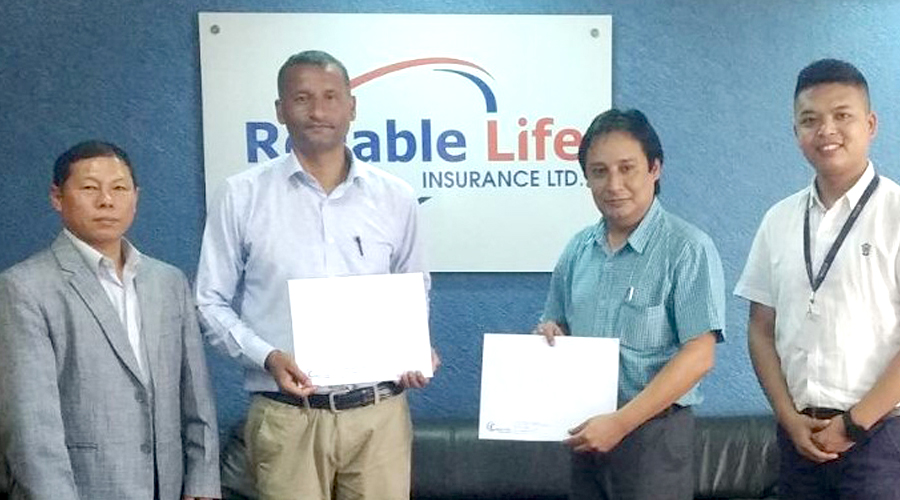 रिलायबल लाइफ इन्स्योरेन्सको प्रिमियम घरबाटै तिर्न सकिने