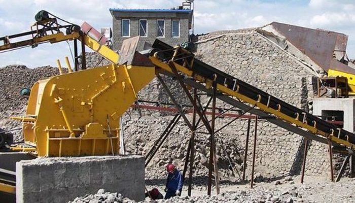 प्रशासनको आग्रह बेवास्ता गर्दै क्रसर उद्योग पुनःसञ्चालन