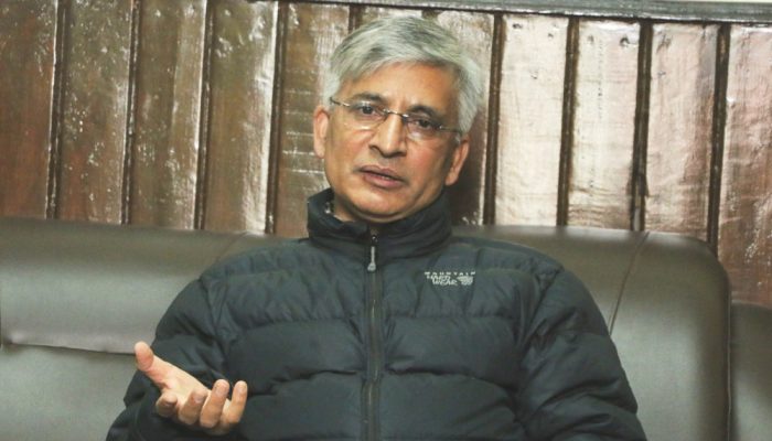 ‘प्रधानमन्त्रीविरुद्ध अविश्वास प्रस्ताव खल्तीमा बोकेर हिँड्नेलाई के गर्ने त ?’