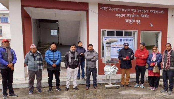 कपिलवस्तु सामुदायिक अस्पताललाई ज्योति विकास बैँकद्वारा बेबी वार्मर प्रदान