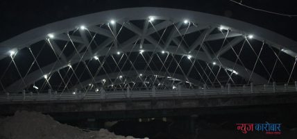 राति यस्तो देखिन्छ नेपालकै पहिलो ‘नेटवर्क आर्क पुल’ (फोटोफिचर)