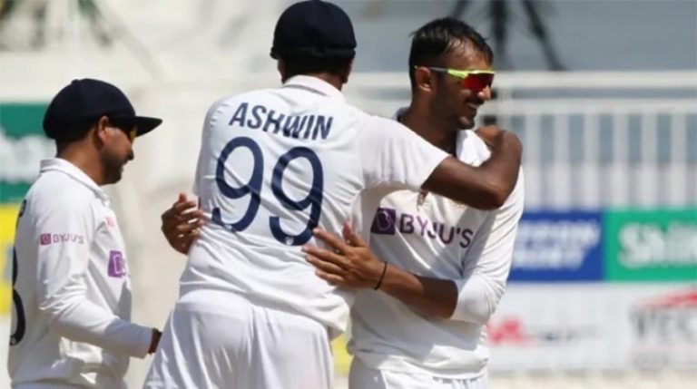 टेस्ट क्रिकेट: भारतद्वारा इंगल्यान्ड ३१७ रनले पराजित
